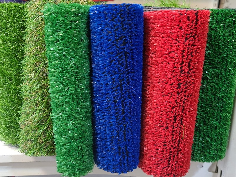 Renkli Dekoratif Suni Çim Halı CIM-RNK — Yeşil Mavi Kırmızı PP Lif 20mm Fuar Etkinlik Spor Tesisi Yapay Çim İstanbul