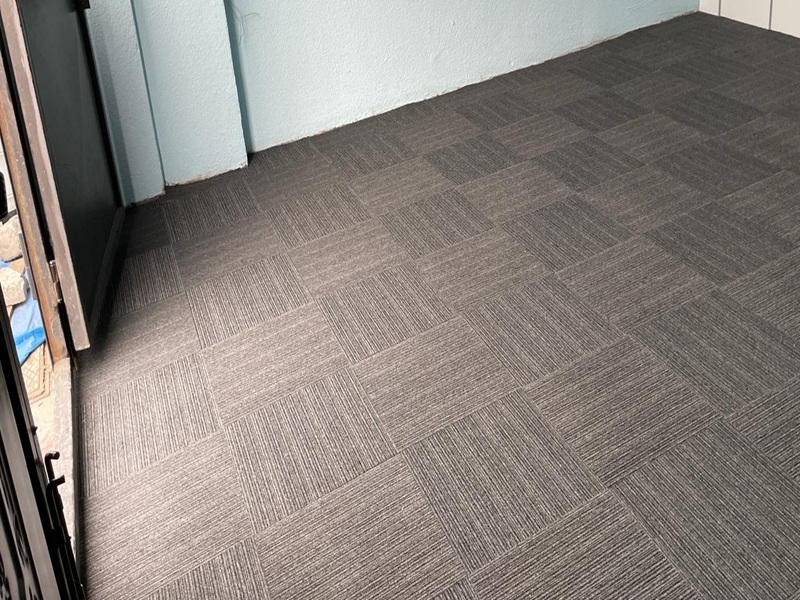 Samur Passage 900 Karo Halı — sade bukle koyu gri otel koridor 50x50 cm